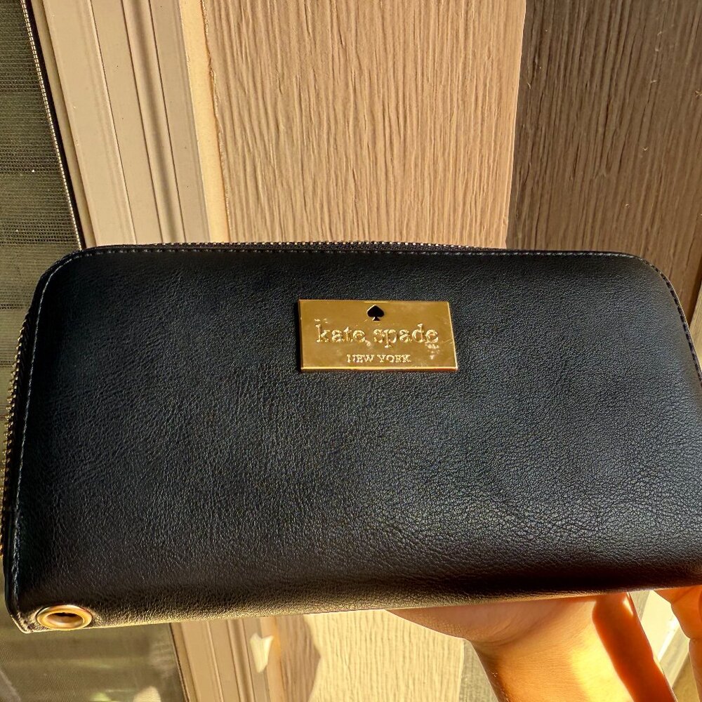 Like new Black Leather Kate Spade Wallet!